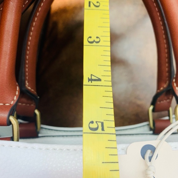 NEW ST JOHNS BAY MULTI COMPARTMENT WHITE & TAN PURSE W/LONG EXTENDED STRAP - Picture 6 of 10